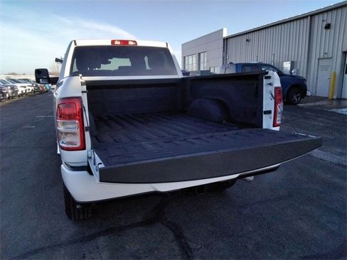Used 2024 RAM 2500 Big Horn w/ Sport Appearance Package image 12