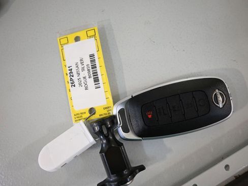 Used 2025 Nissan Rogue SV image 22