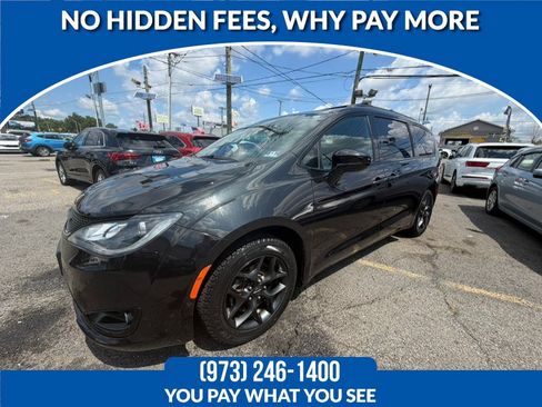 Used 2019 Chrysler Pacifica Touring-L w/ Advanced Safetytec Group FWD image 1