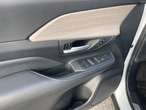 Used 2024 Toyota Grand Highlander XLE image 14