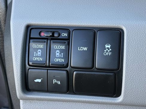 Used 2015 Honda Odyssey Touring Elite image 10