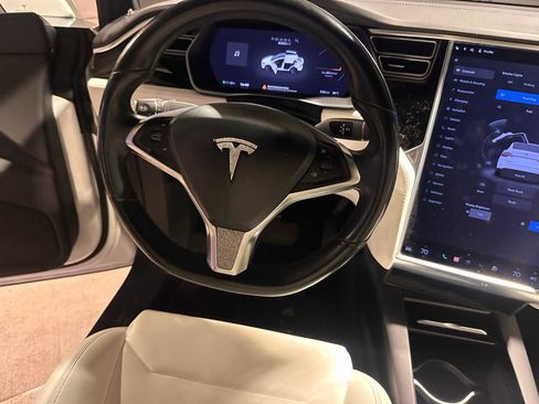 Used 2018 Tesla Model X 100D image 22