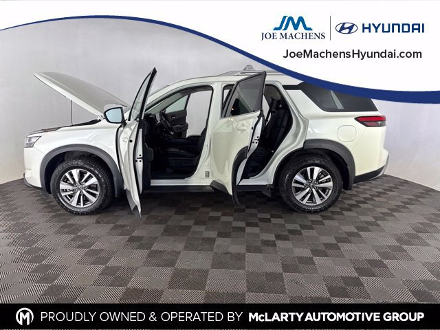 Used 2022 Nissan Pathfinder SL w/ SL Black Package AWD/4WD image 10