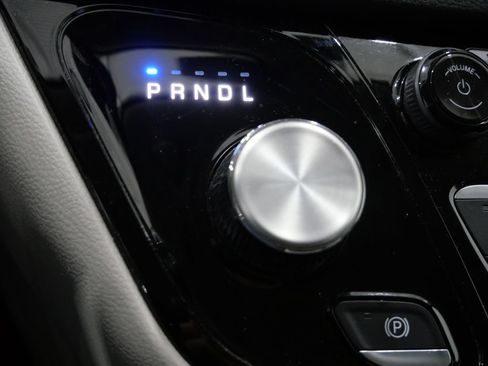 Used 2024 Chrysler Pacifica Touring-L FWD image 22