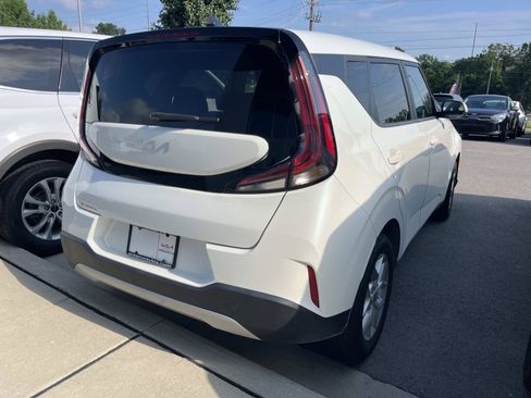 Used 2023 Kia Soul LX w/ Option Group 015 FWD image 2