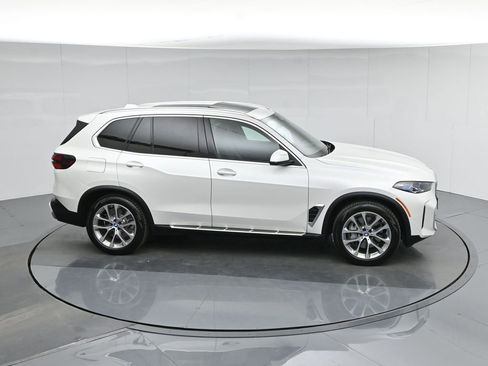 Used 2025 BMW X5 xDrive50e image 55