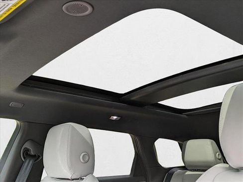 New 2026 Land Rover Range Rover Evoque S image 15