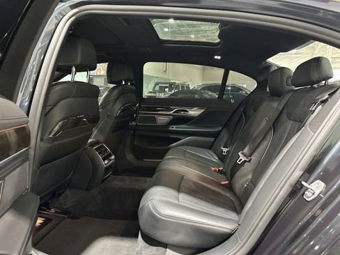 Used 2018 BMW 750i RWD image 45