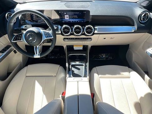 Used 2026 Mercedes-Benz GLB 250 4MATIC image 14