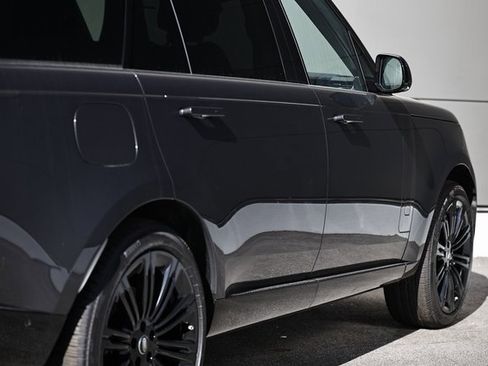 New 2025 Land Rover Range Rover Long Wheelbase SE image 17