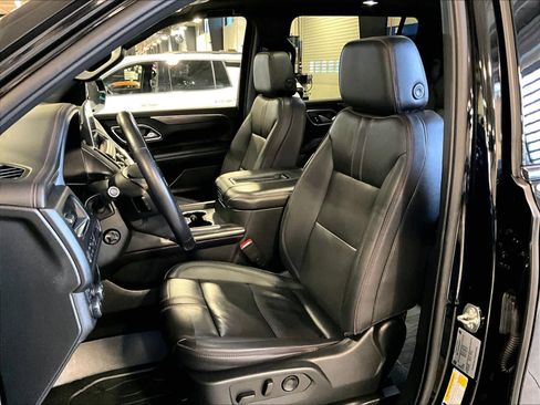 Used 2022 Chevrolet Suburban RST w/ Luxury Package image 10