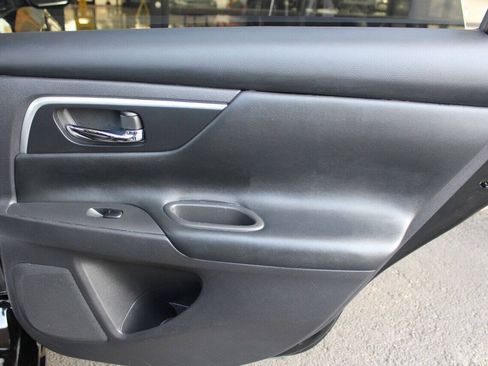 Used 2017 Nissan Altima 2.5 SL w/ Technology Package FWD image 11