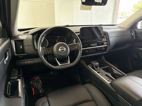 Certified 2024 Nissan Pathfinder SL image 21