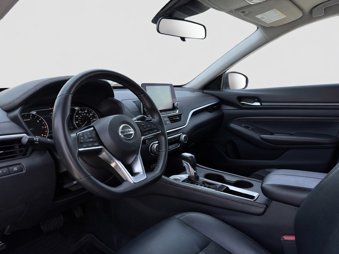 Used 2020 Nissan Altima 2.5 SR w/ Premium Package FWD image 7