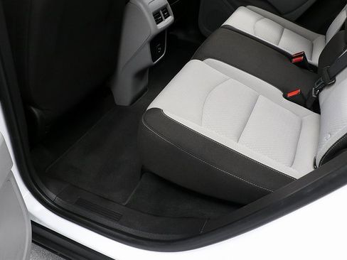 Used 2023 GMC Terrain SLE w/ Driver Convenience Package image 26