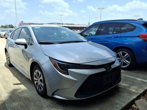 Used 2021 Toyota Corolla LE FWD image 1