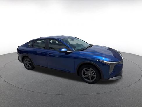 Used 2025 Kia K4 FWD image 2