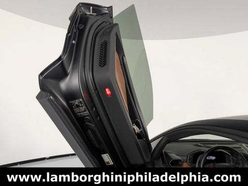 Used 2024 Lamborghini Revuelto AWD/4WD image 12