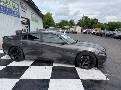 Used 2016 Dodge Charger R/T RWD image 5