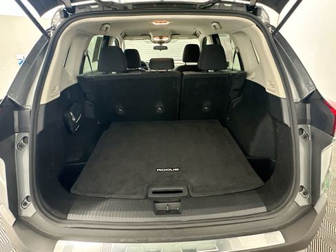 Used 2023 Nissan Rogue SV image 29
