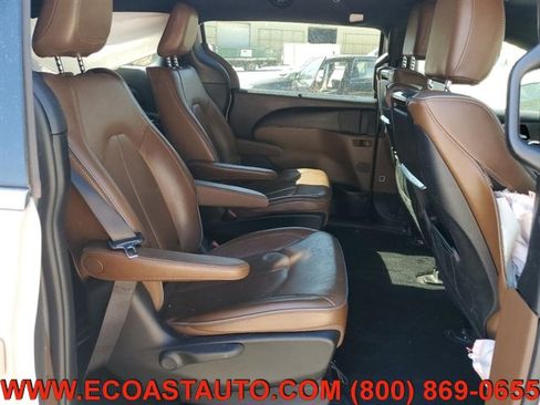 Used 2020 Chrysler Pacifica Limited w/ Advanced Safetytec Group image 11