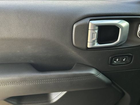 Used 2021 Jeep Wrangler Unlimited Sahara AWD/4WD image 11