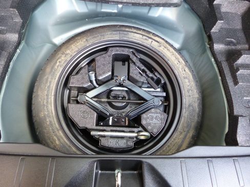 Used 2017 Subaru Forester 2.5i Touring AWD/4WD image 35