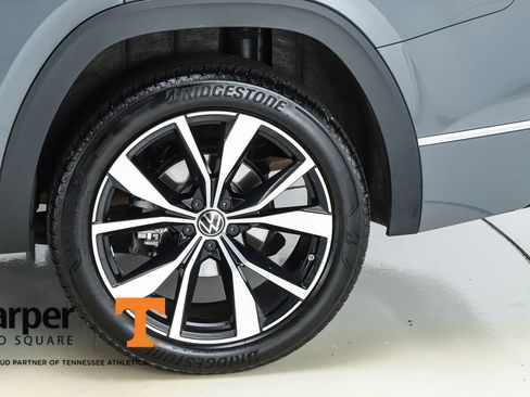 Used 2025 Volkswagen Atlas SEL Premium R-Line image 46