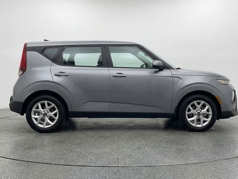 Used 2025 Kia Soul LX w/ LX Technology Package FWD image 11