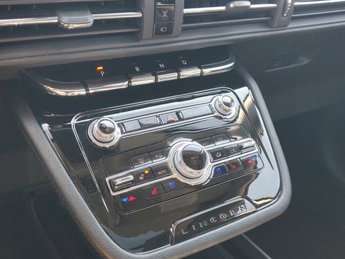 Used 2022 Lincoln Corsair AWD w/ Premium Package image 18