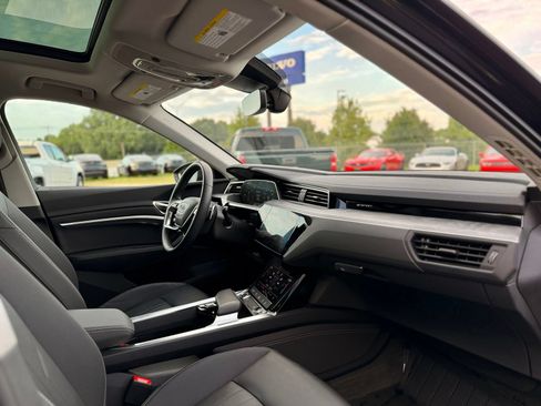 Used 2024 Audi Q8 e-tron Premium AWD/4WD image 27