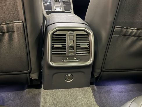 Certified 2026 Porsche Macan AWD/4WD image 34