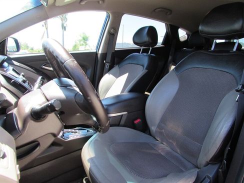 Used 2012 Hyundai Tucson GLS FWD image 10