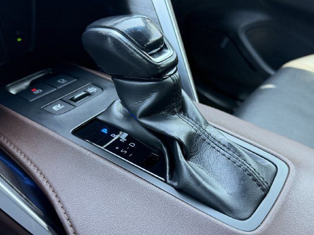 Used 2021 Toyota Venza Limited AWD/4WD image 18