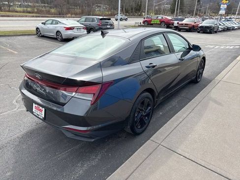 Used 2023 Hyundai Elantra SEL w/ Cargo Package FWD image 4