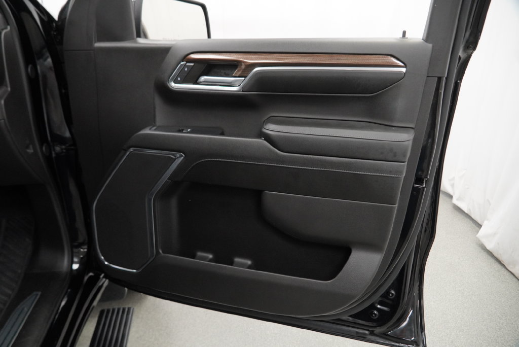 Used 2024 Chevrolet Silverado 1500 LT AWD/4WD image 39