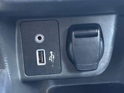 Used 2020 Nissan Versa SR FWD image 6
