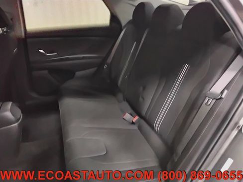 Used 2024 Hyundai Elantra SEL image 13