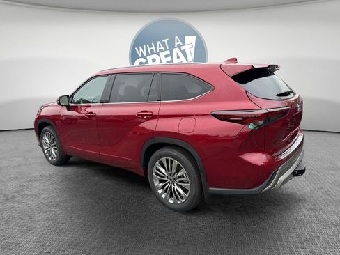 New 2026 Toyota Highlander Platinum AWD/4WD image 6