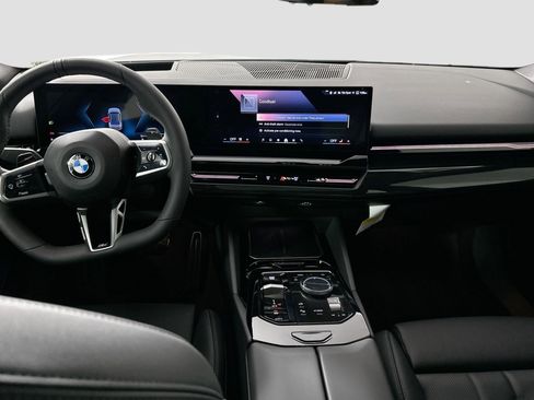 Certified 2025 BMW 530i w/ M Sport Package image 19