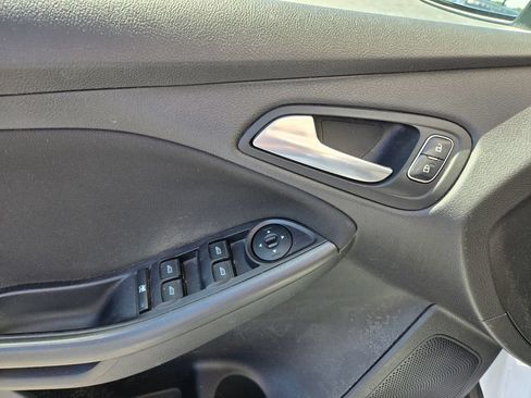 Used 2017 Ford Focus SEL FWD image 12