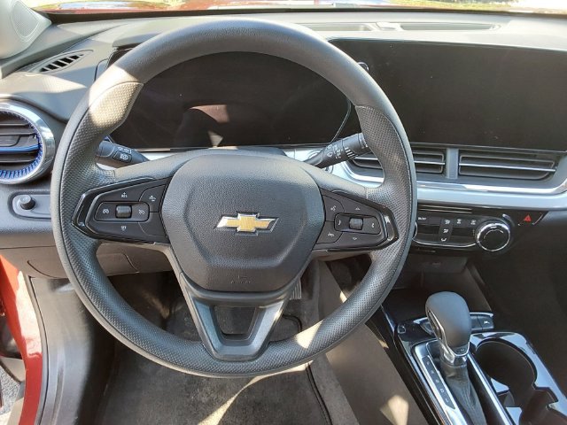 Used 2025 Chevrolet Trax LT FWD image 21