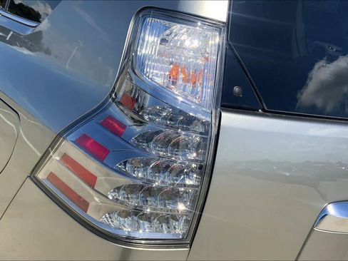 Used 2023 Lexus GX 460 Premium image 28