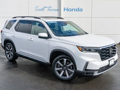 Certified 2023 Honda Pilot Touring image 2