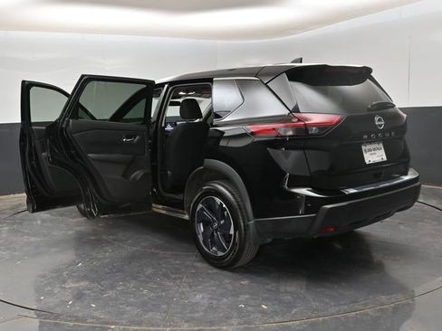 Certified 2025 Nissan Rogue SV image 30