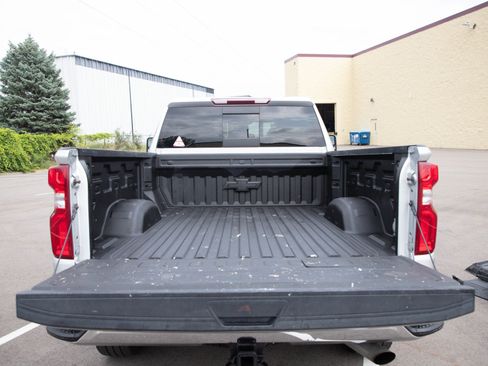 Used 2022 Chevrolet Silverado 2500 LTZ w/ LTZ Convenience Package AWD/4WD image 16