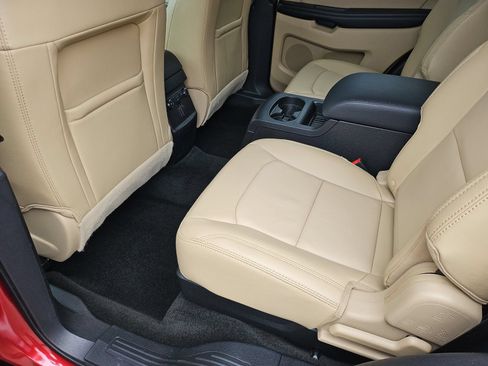 Used 2017 Ford Explorer XLT w/ Equipment Group 202A FWD image 31