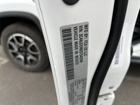 Used 2025 Jeep Compass Trailhawk image 27