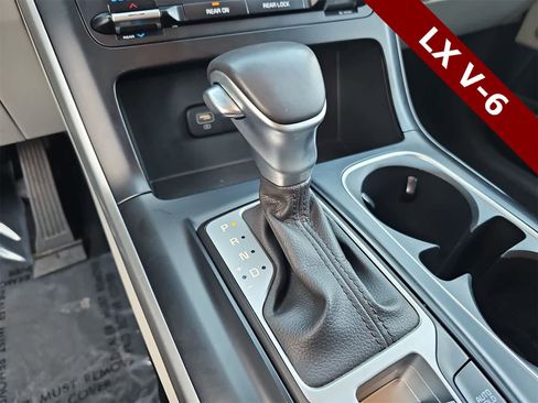 Used 2024 Kia Carnival LX image 21