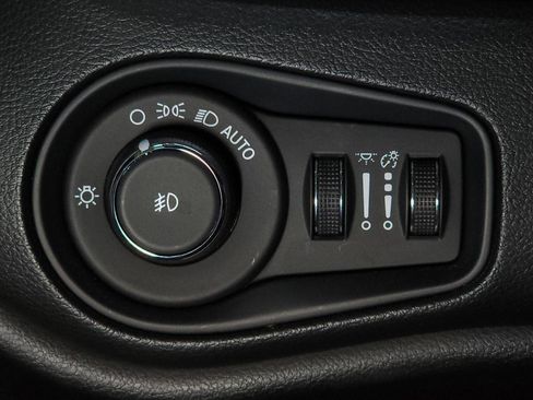 Used 2021 Jeep Renegade Limited image 21